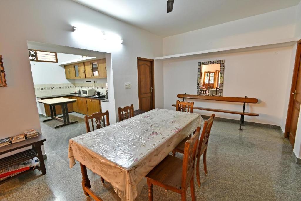 Villa Close To Rock Beach-Family Room 퐁디셰리 외부 사진