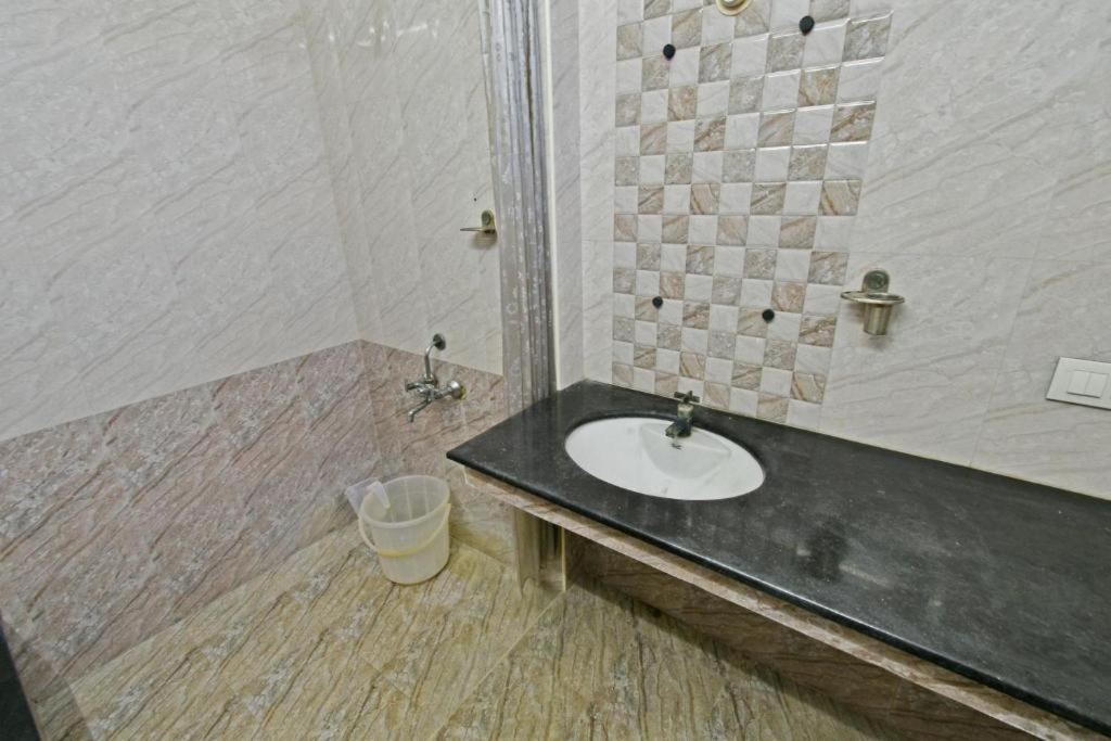 Villa Close To Rock Beach-Family Room 퐁디셰리 외부 사진