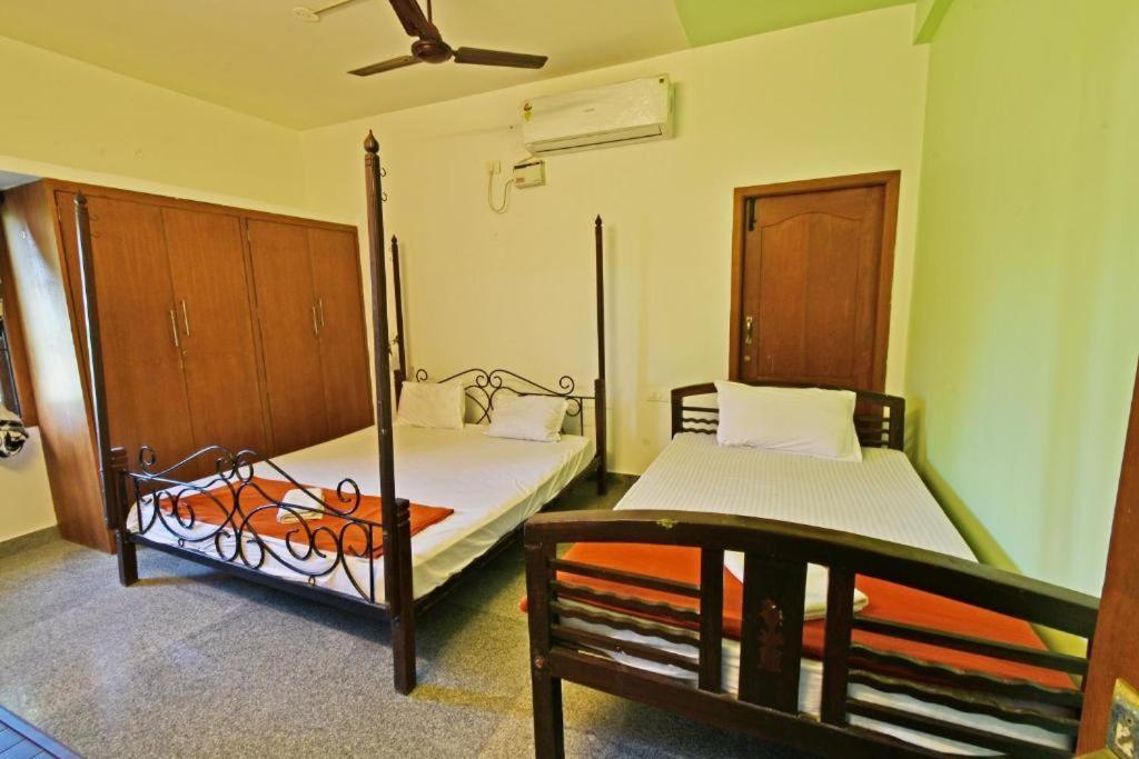Villa Close To Rock Beach-Family Room 퐁디셰리 외부 사진